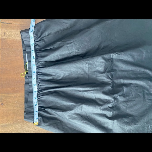 BCBGeneration Black skirt coated material size 6 - Picture 4 of 9